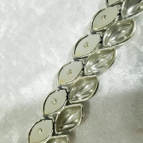 Silvertone seven inch bracelet one inch wide 1.1479 - Picture 4 of 8
